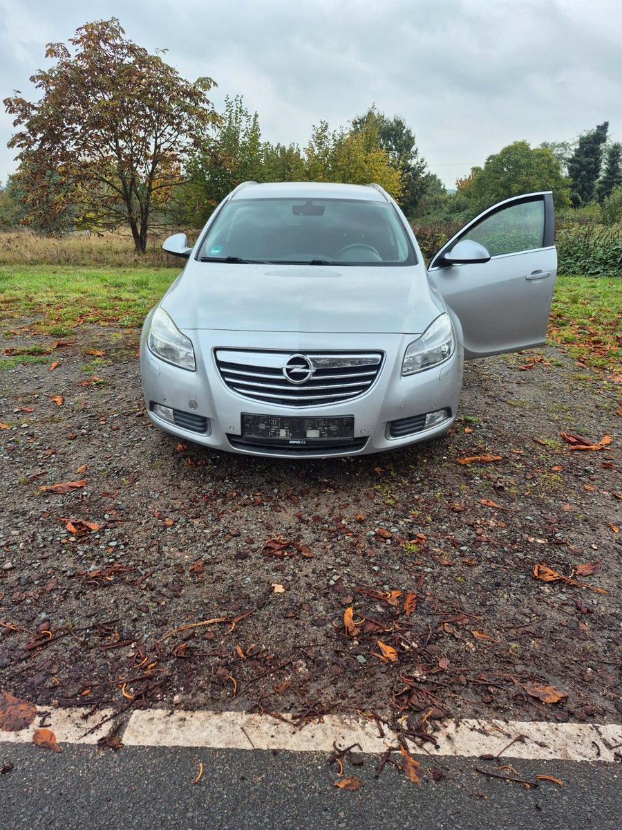 Opel Insignia 2011 — rear view