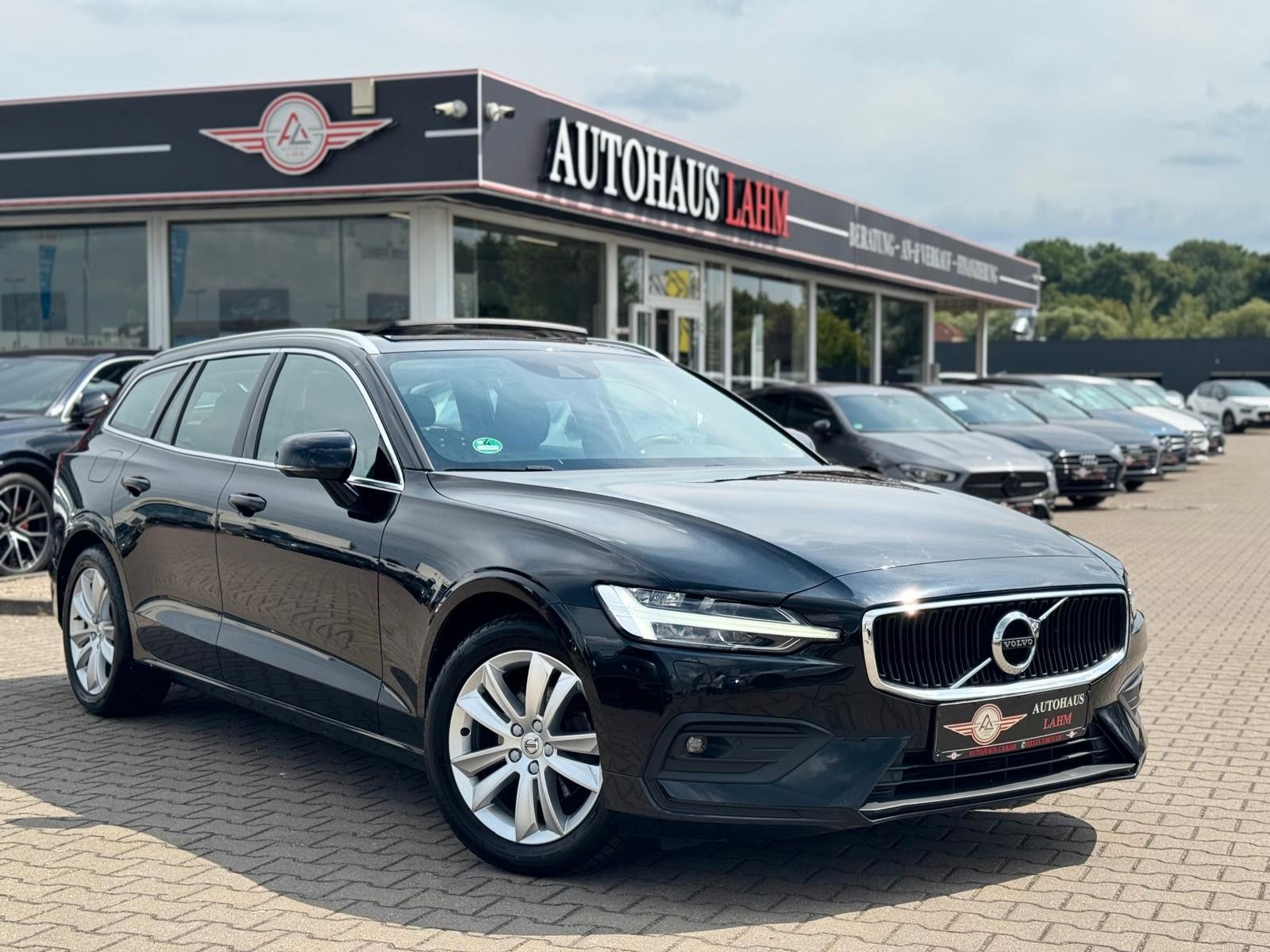 Volvo V60 2.0D B4 Auto."Momentum-Pro"PANO*AHK*STANDH.