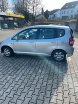 Honda Auto in einem sehr guten Zustand - Honda Jazz in Stuttgart