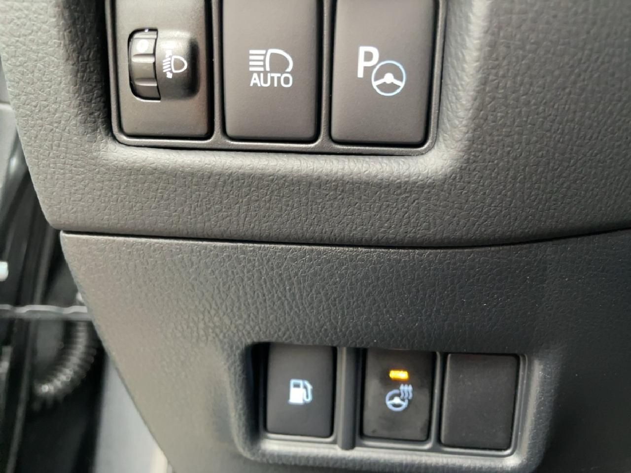 Fahrzeugabbildung Toyota C-HR 2.0 Hybrid Team D + AHK