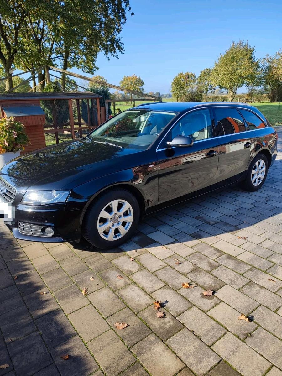 Audi A4 2011 — салон