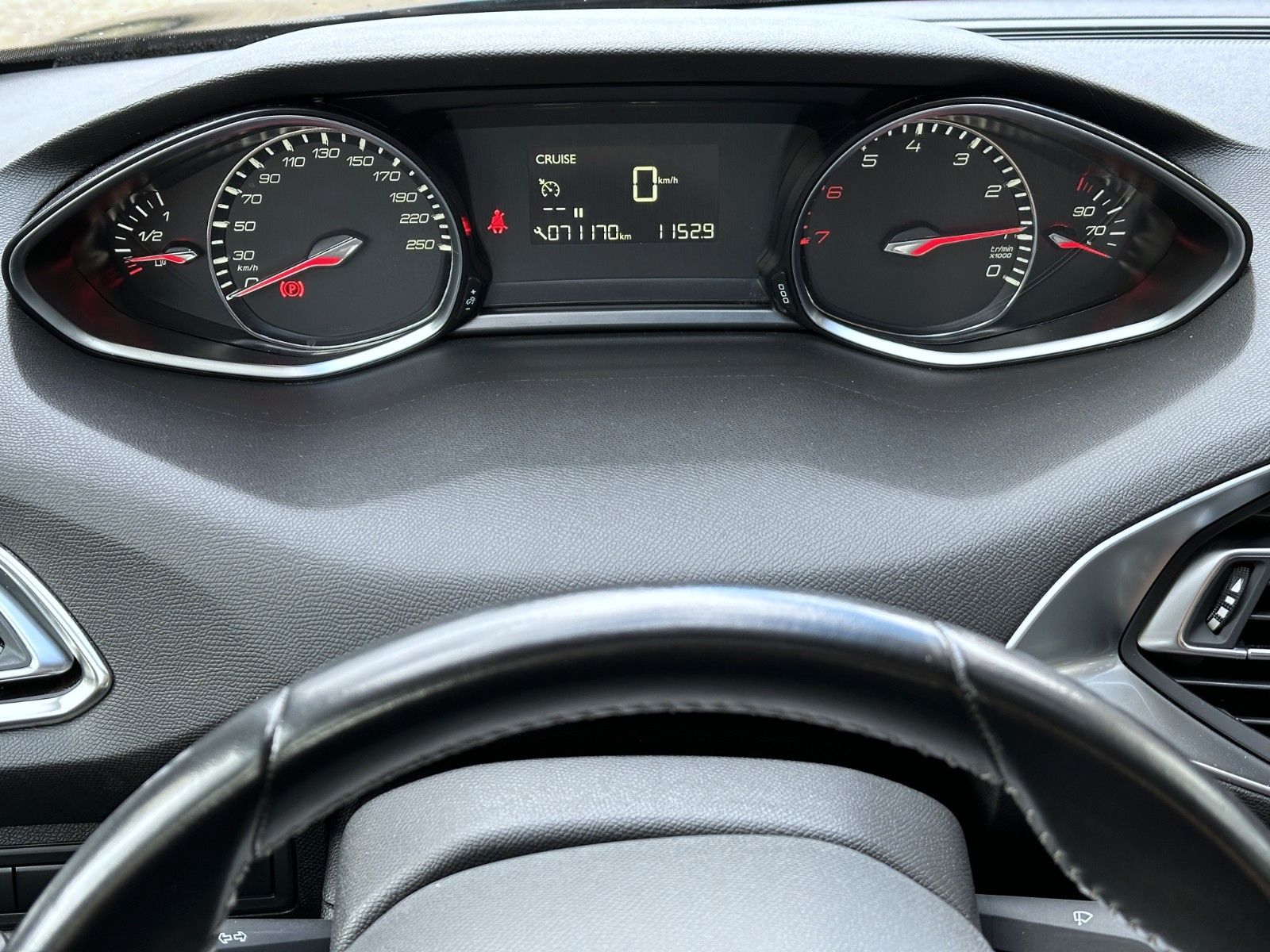 Fahrzeugabbildung Peugeot 308 Allure 130*PDC*SitzHzg*Tempomat*Navi*Keyless