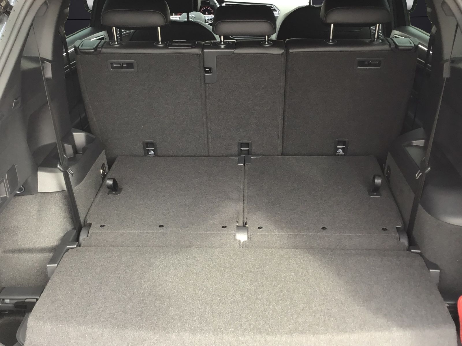 Fahrzeugabbildung Volkswagen Tiguan Allspace R-Line TDI 4M Matrix STHZG AHK H