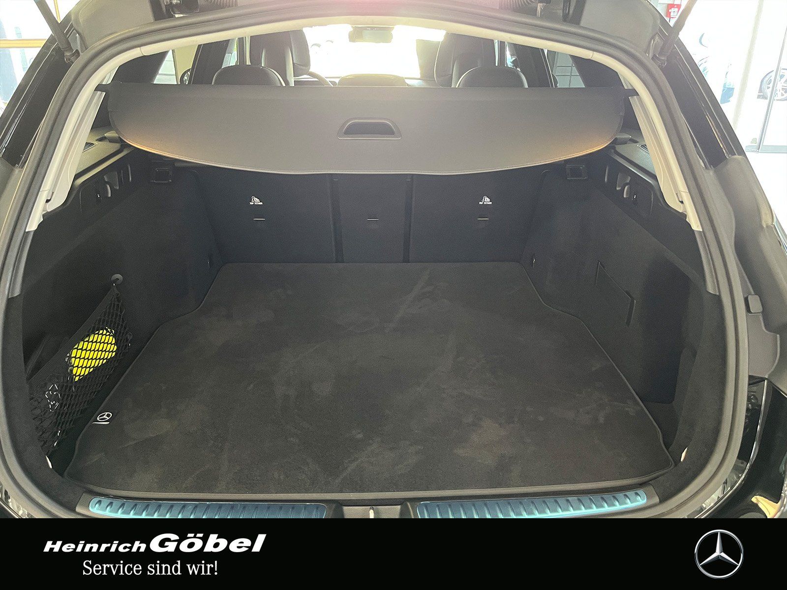 Fahrzeugabbildung Mercedes-Benz C 200 T AVANTGARDE+TOTWINKEL+KAMERA+LED+CARPLAY