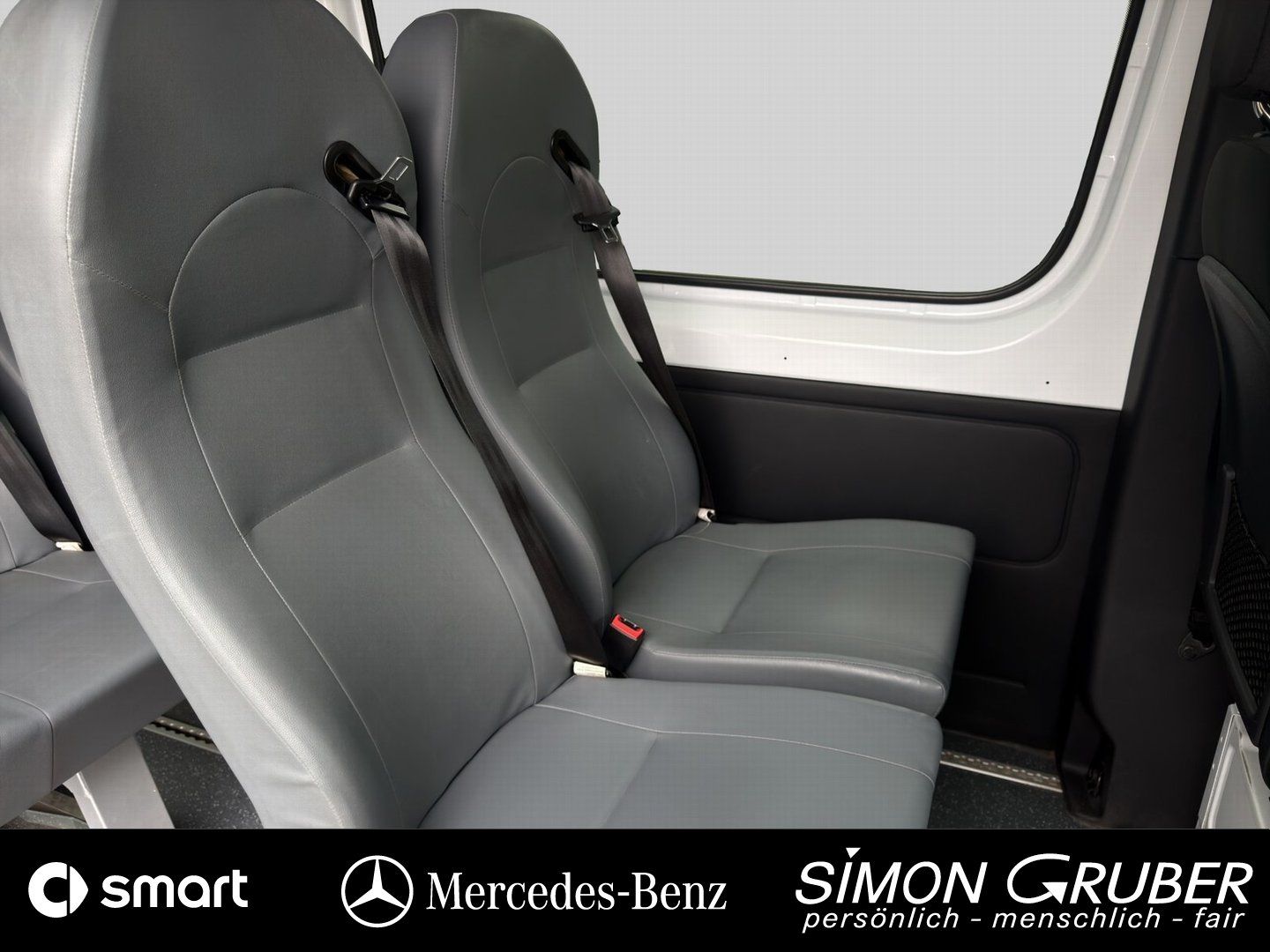 Fahrzeugabbildung Mercedes-Benz 317 Tourer L2H2 Standard 8Sitzer Rollstuhl Lift