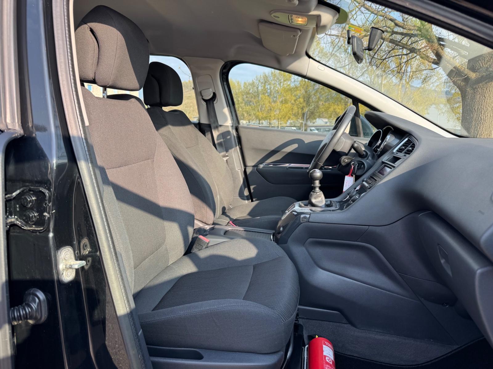 Peugeot 5008 2013 — photo 14