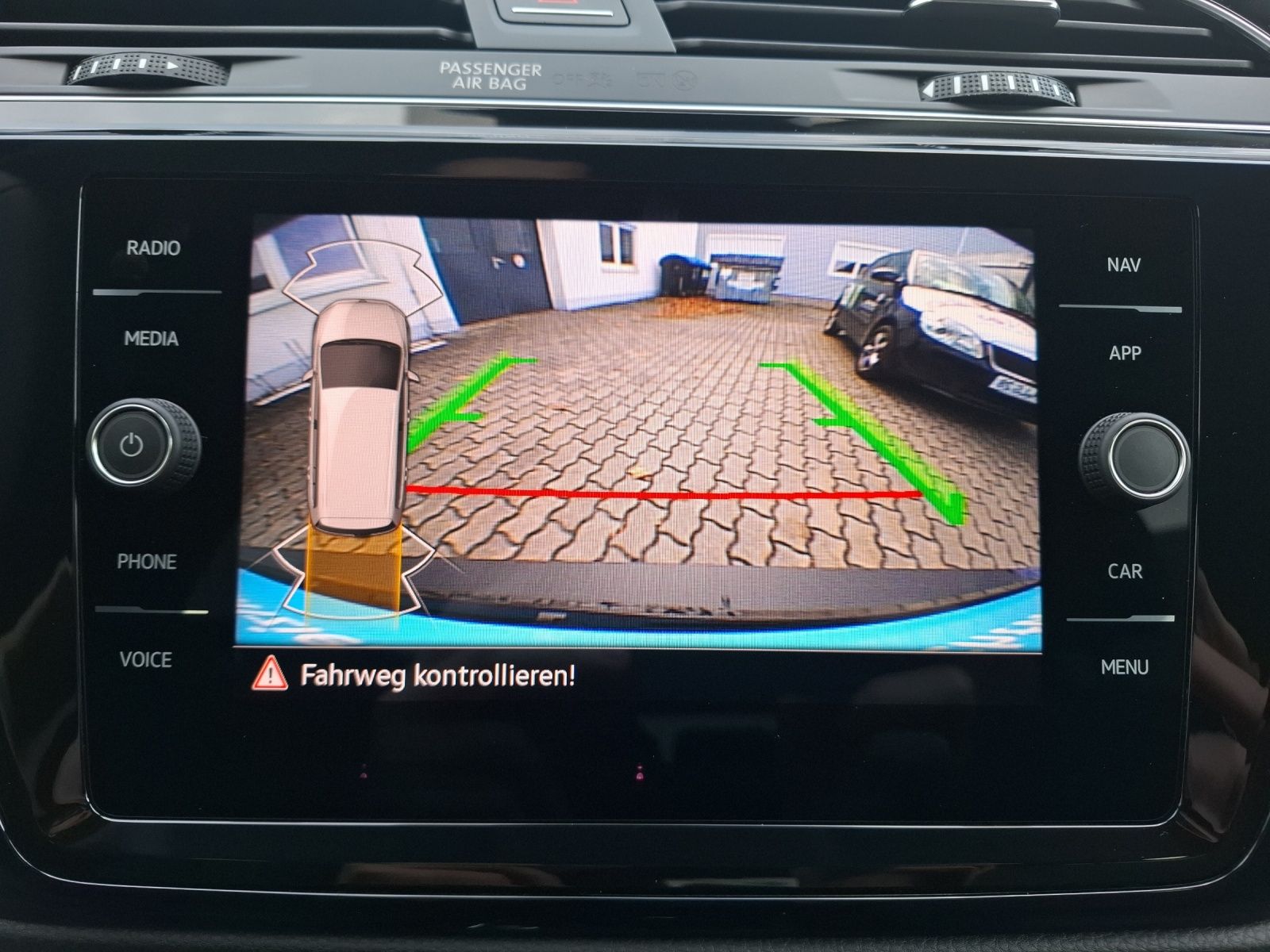 Fahrzeugabbildung Volkswagen Touran TSI Comfortline DSG R-Line LED Navi AID A