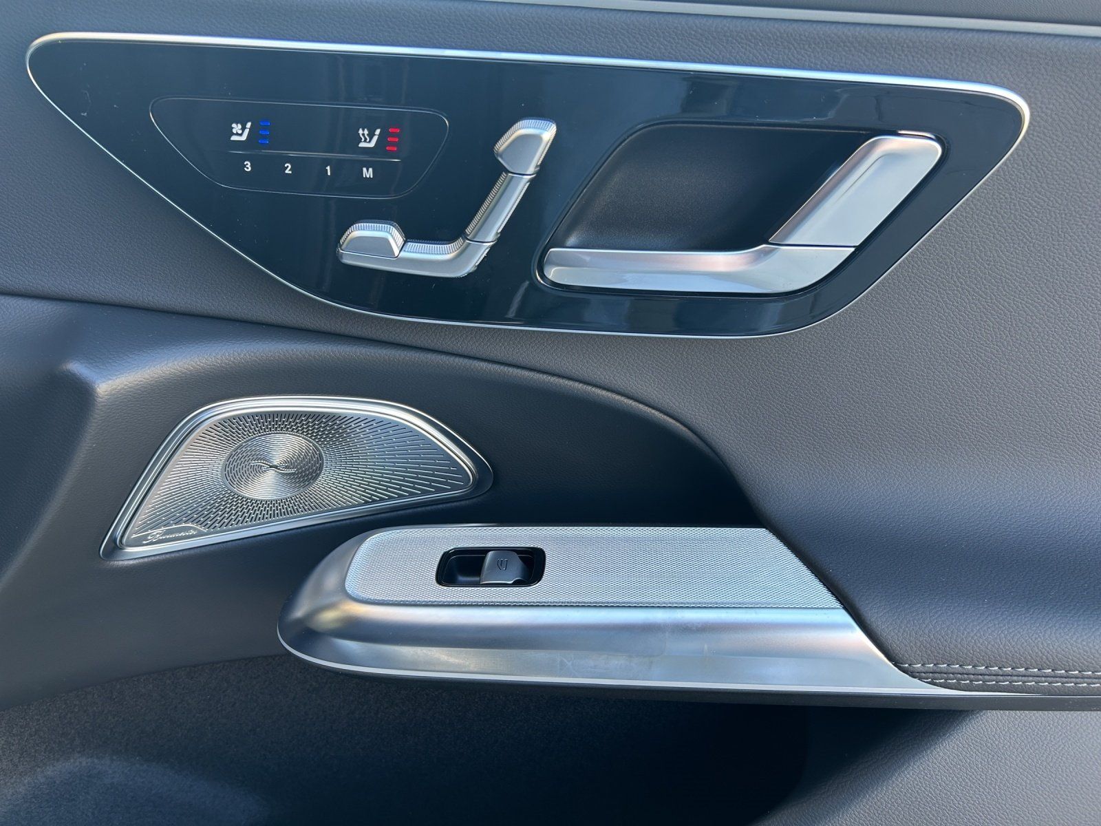 Fahrzeugabbildung Mercedes-Benz E 220 d T AMG Shzg PANO Burmester AHK Sitzklima