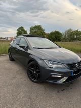 Seat Leon FR Black Matt 2.0*DSG*BEATS*Pano*LED*1.Hand - Seat Leon 1P mit Diesel-Antrieb