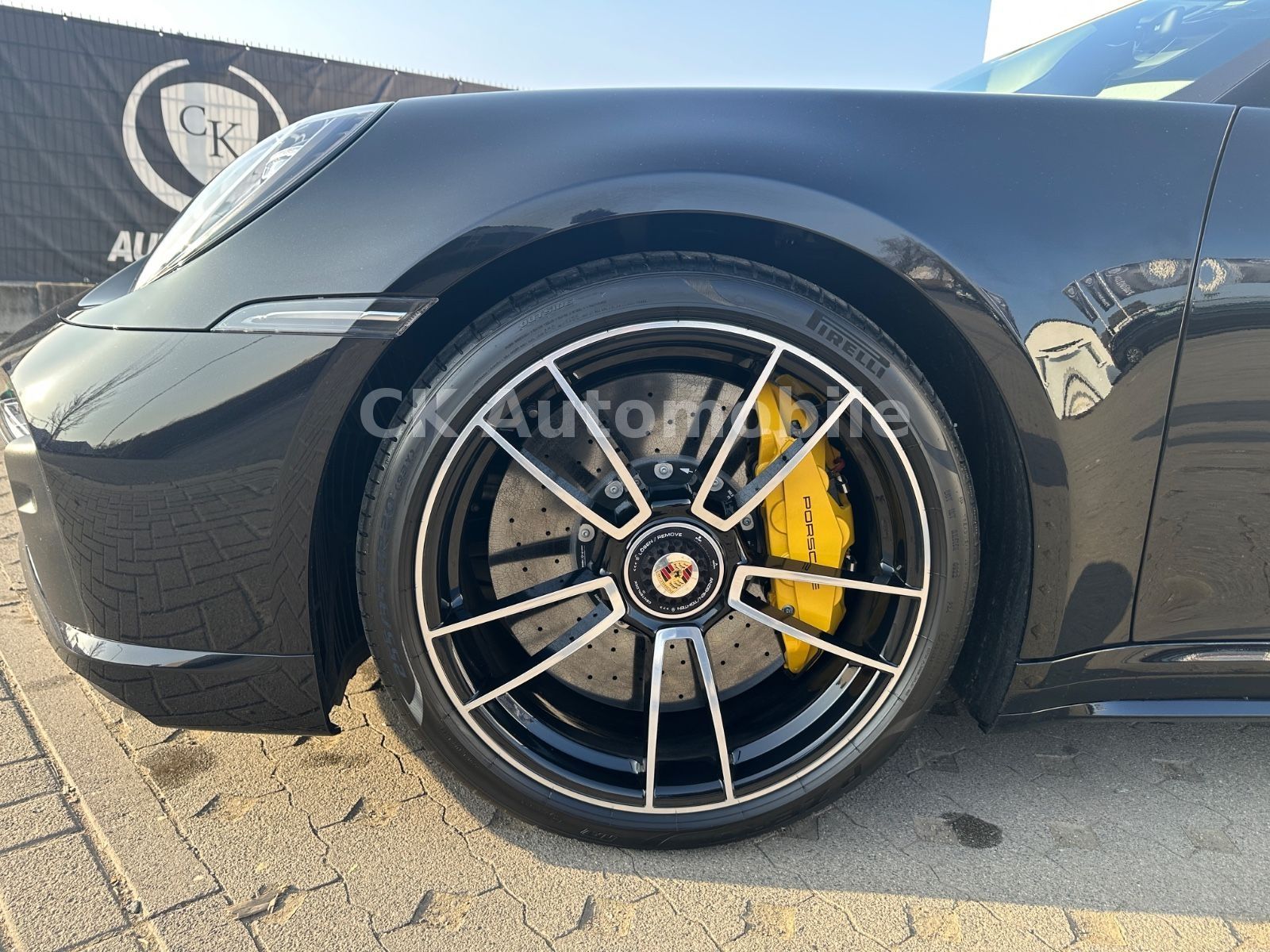 Fahrzeugabbildung Porsche 911 Turbo S Cabriolet Sport-Chrono/360°/ACC/LED