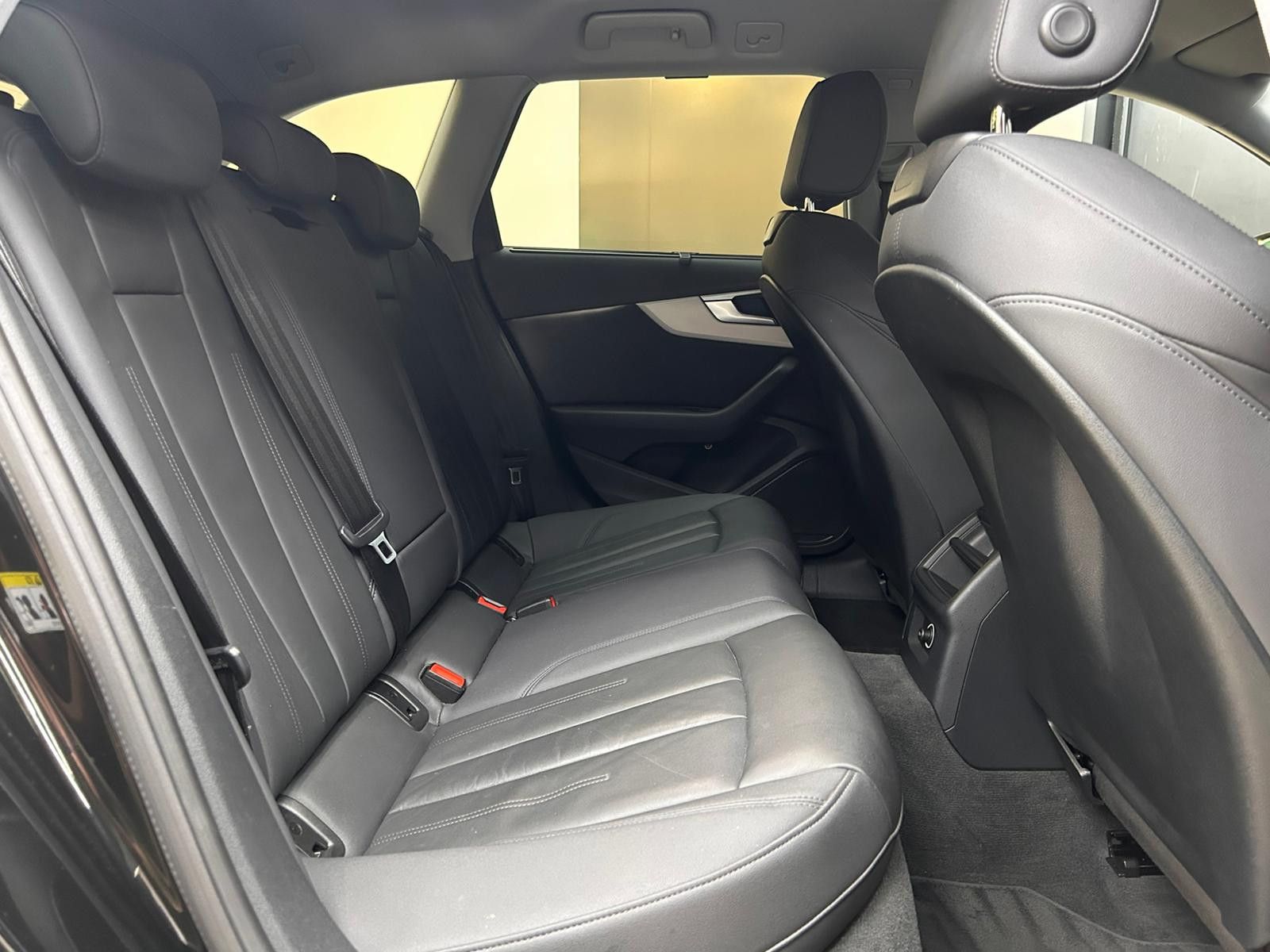 Fahrzeugabbildung Audi A4 45 TDI Quatt Tipt Sport LEDER+SHZ+NAV+LED+ACC