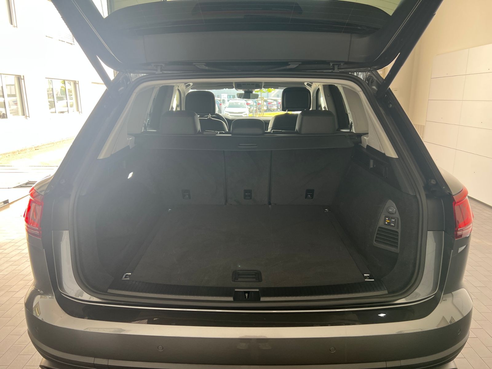 Fahrzeugabbildung Volkswagen Touareg 3.0 TDI 4MOTION *AHK, LED, Luft, ACC, 19