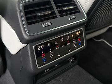 2024 AUDI RS6 — миниатюра 21