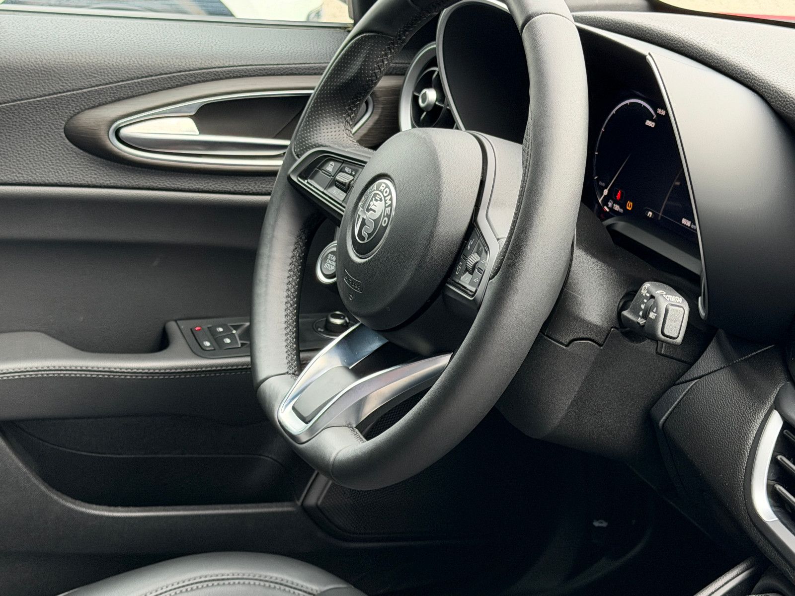 Fahrzeugabbildung Alfa Romeo Giulia Ti Q4/MEMORY/ACC/NAVI/KAMERA/SHZ