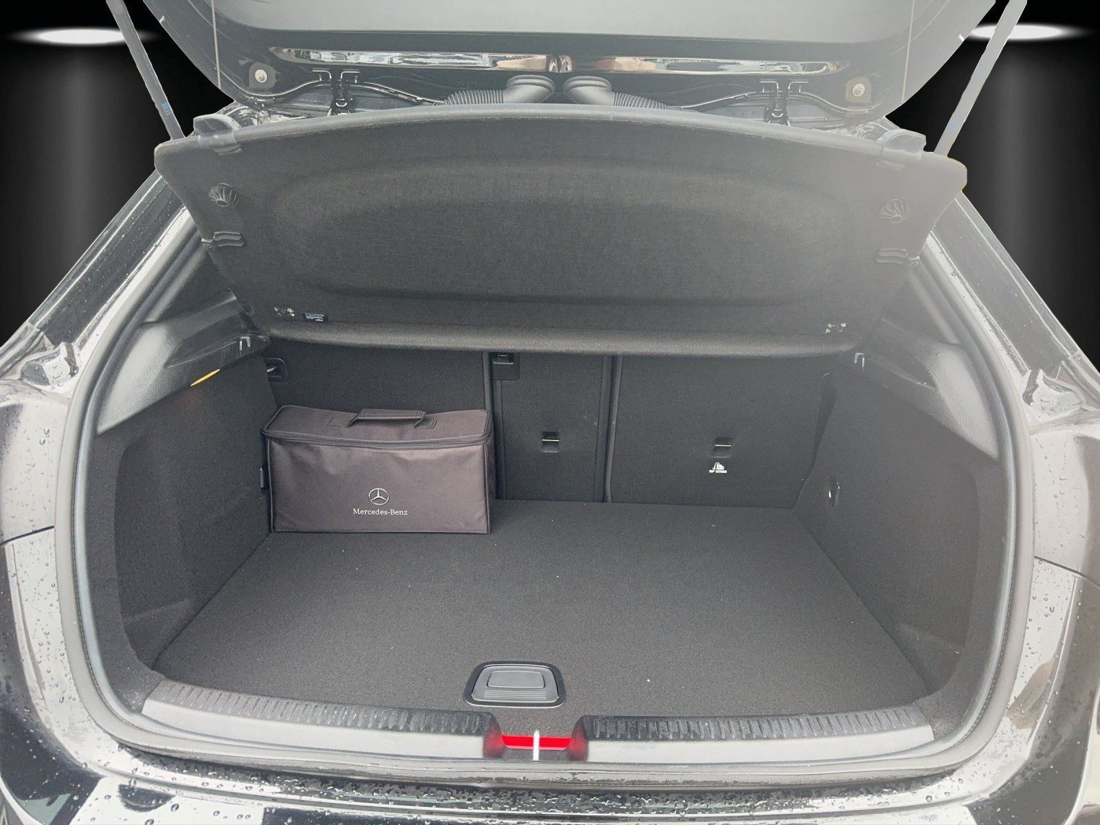 Fahrzeugabbildung Mercedes-Benz A250e AMG Pano MLED HighEndMBUX Busin AHK Kamera