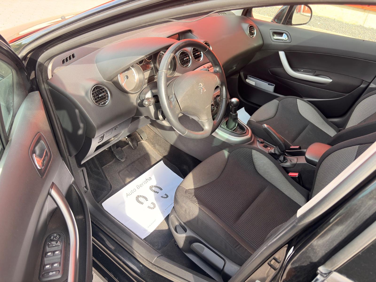 Peugeot 308 2012 — photo 10