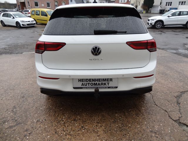 Fahrzeugabbildung Volkswagen Golf VIII Lim. Life/DSG/Navi/AHK/LED/PDC/150PS/