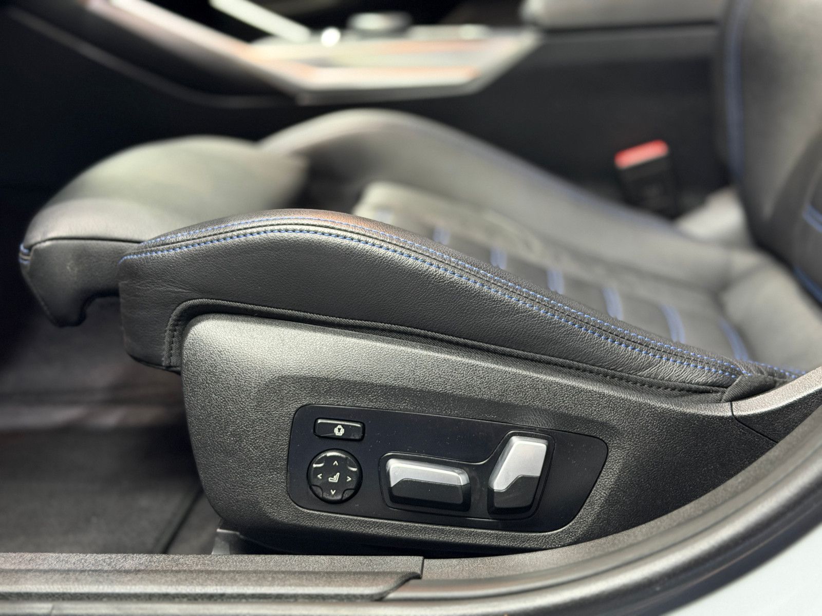 Fahrzeugabbildung BMW M340 i xDrive Limo|M-Sitze|360°|H&K|HuD|VOLL