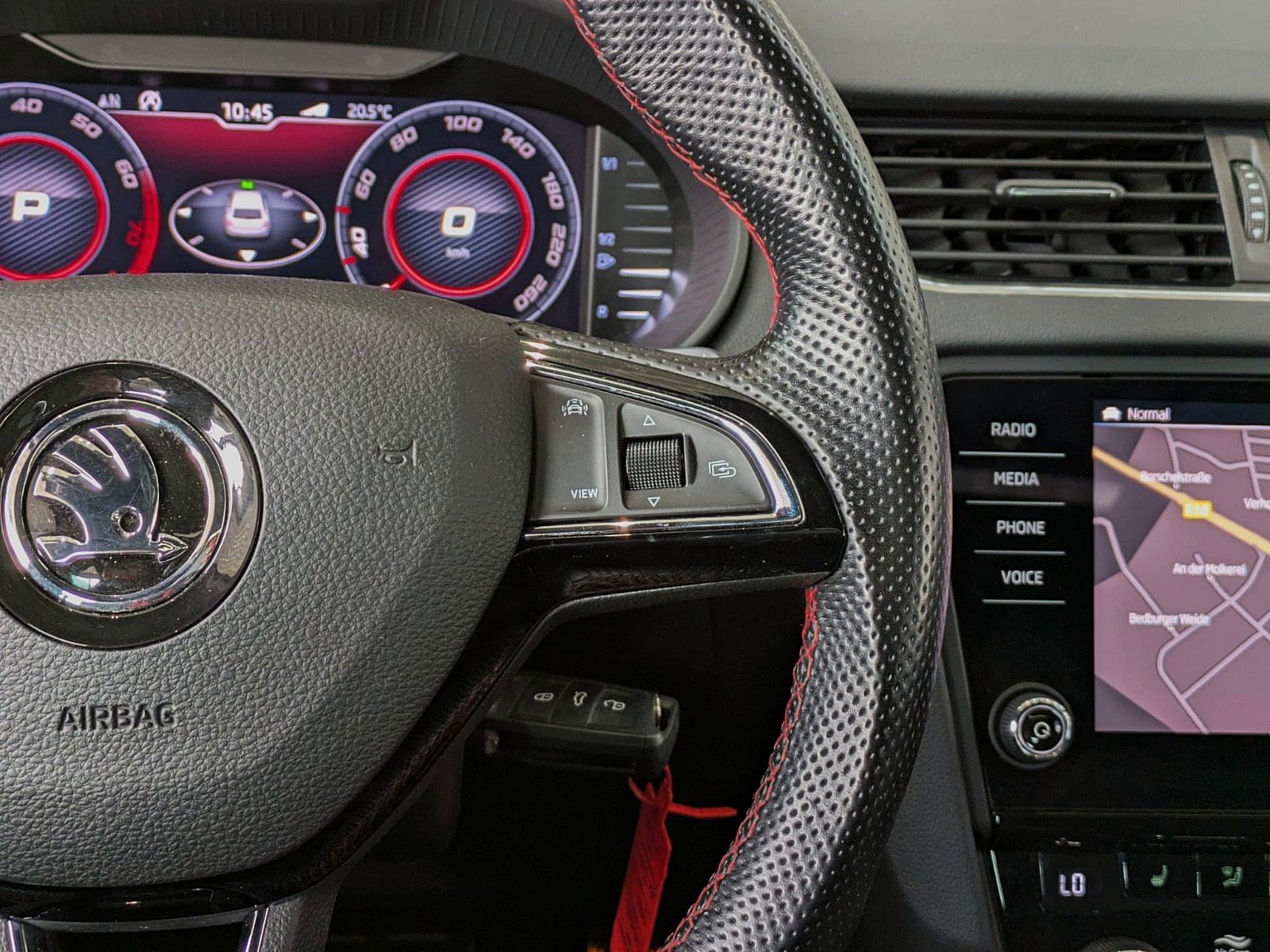 Fahrzeugabbildung SKODA Octavia RS DSG PANO ACC LED VIRTUAL CAM CARPLAY