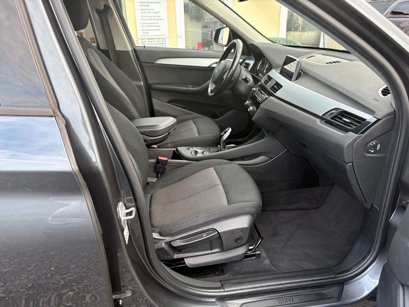 Fahrzeugabbildung BMW X1 sDrive18i Aut. Navi LED Tempomat SCHECKHEFT