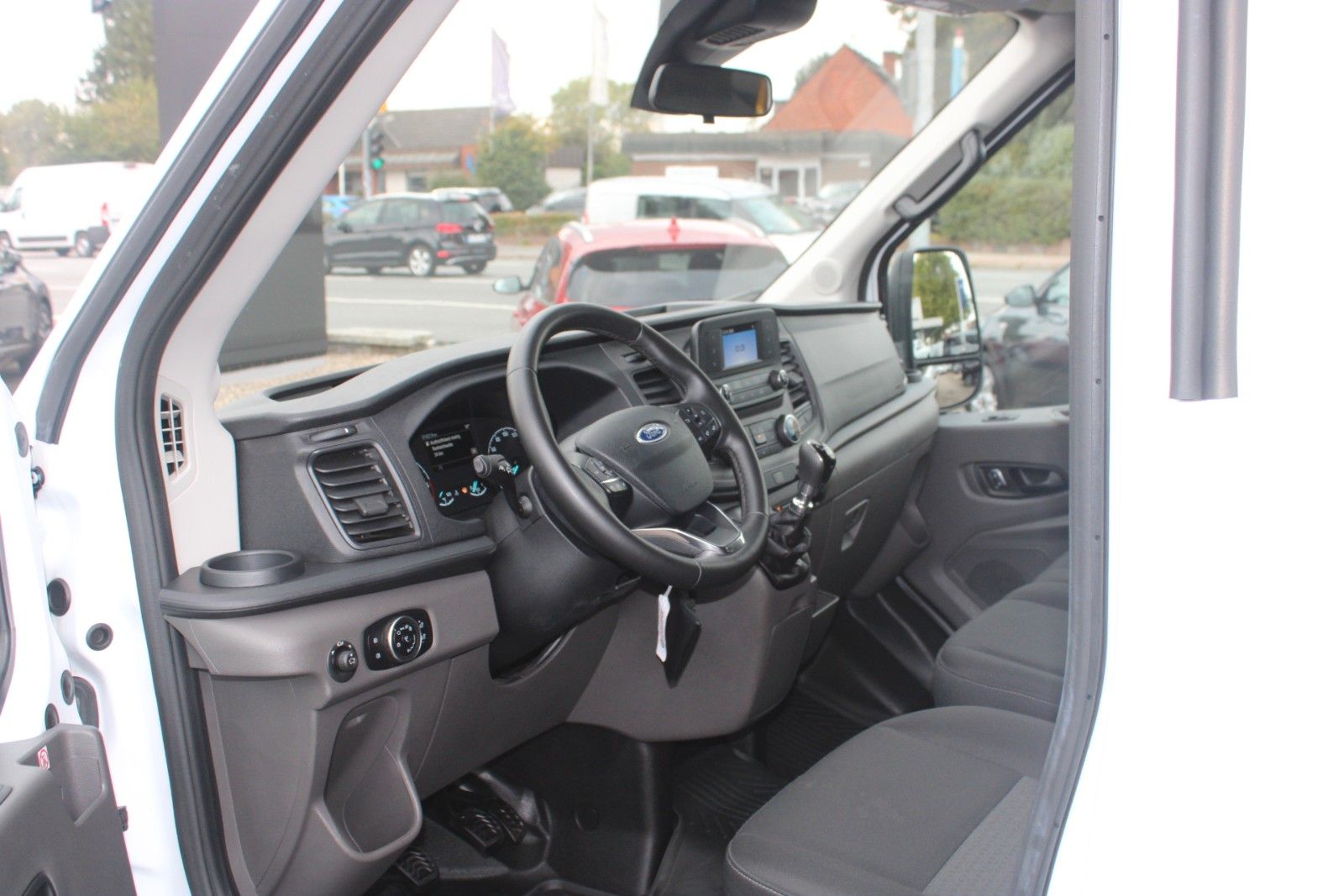 Fahrzeugabbildung Ford Transit L3 TREND 9-Sitze AHK CAM Allwetter KLIMA