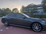 Mercedes-Benz E 63 AMG 4MATIC AMG 360/Schiebed/Distr+/Massage - Mercedes-Benz E 63 AMG: Limousine
