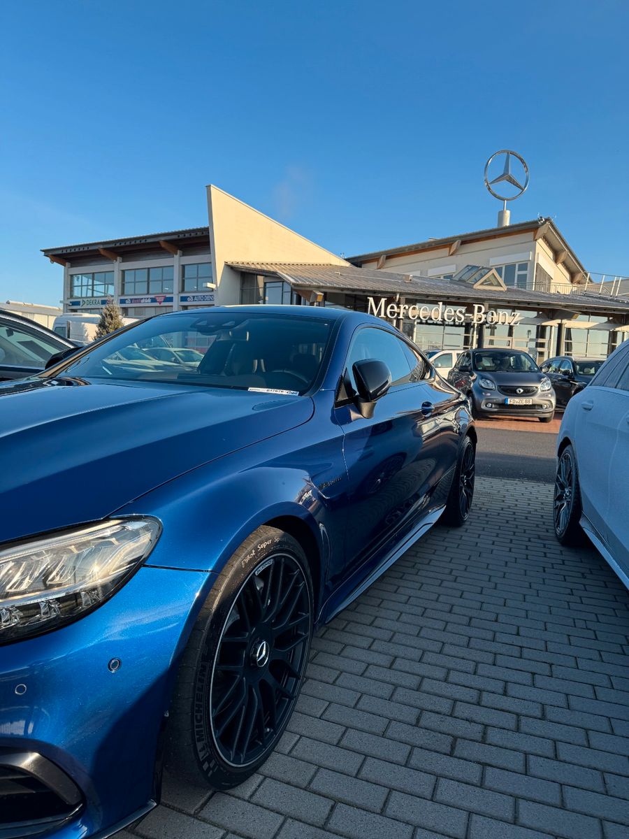 Fahrzeugabbildung Mercedes-Benz C 63 AMG Coupe+AeroP+Pano+Distr+Sportsitze