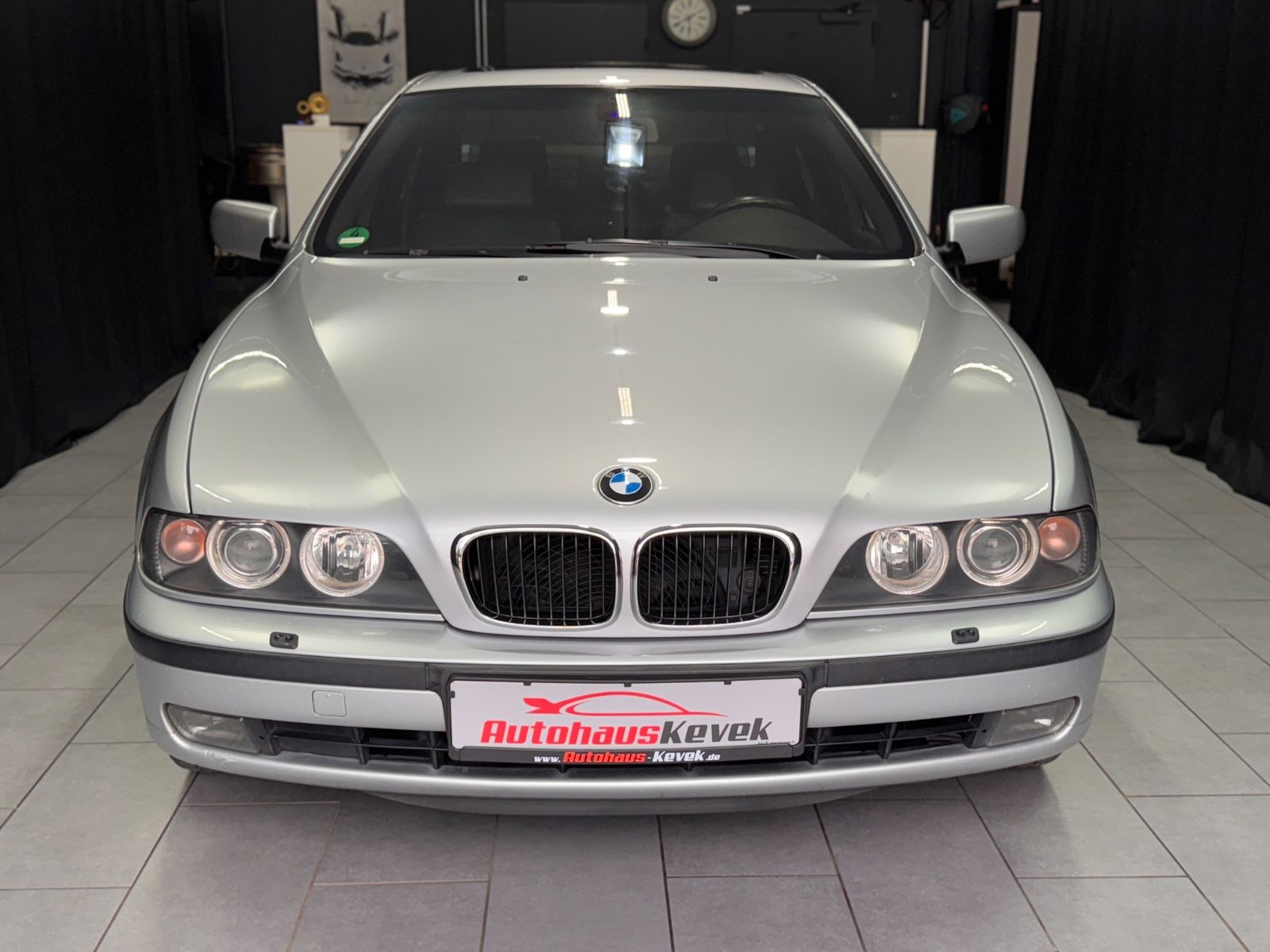 Fahrzeugabbildung BMW 540i LIM|AUTOMATIK|16:9 NAVI|LEDER|DOPPELVERGLAS