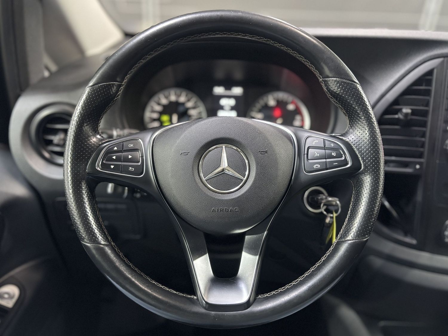 Fahrzeugabbildung Mercedes-Benz Vito Tourer 119 CDI Pro 4MATIC lang#LED#Kamera