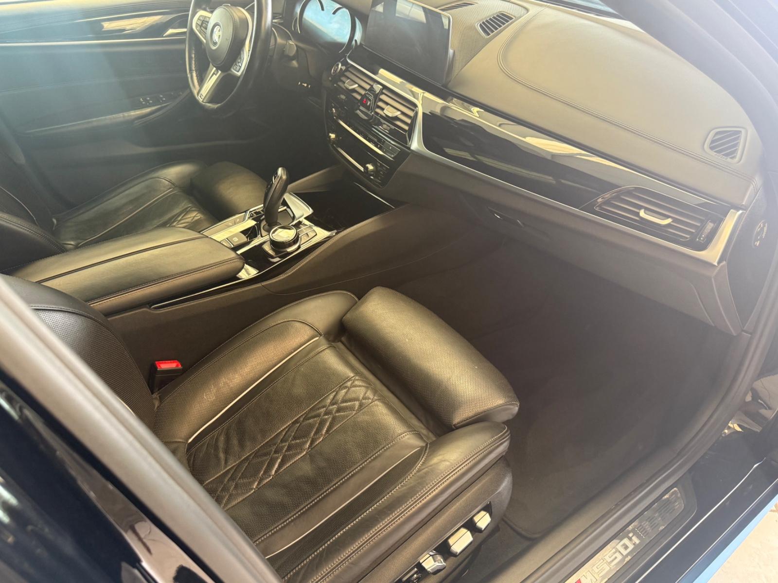 BMW M550i xDrive 4.4 V8 462 ch BVA / Bowers & Wilkins / Night Vision / Head-Up Display / Sièges ventilés
