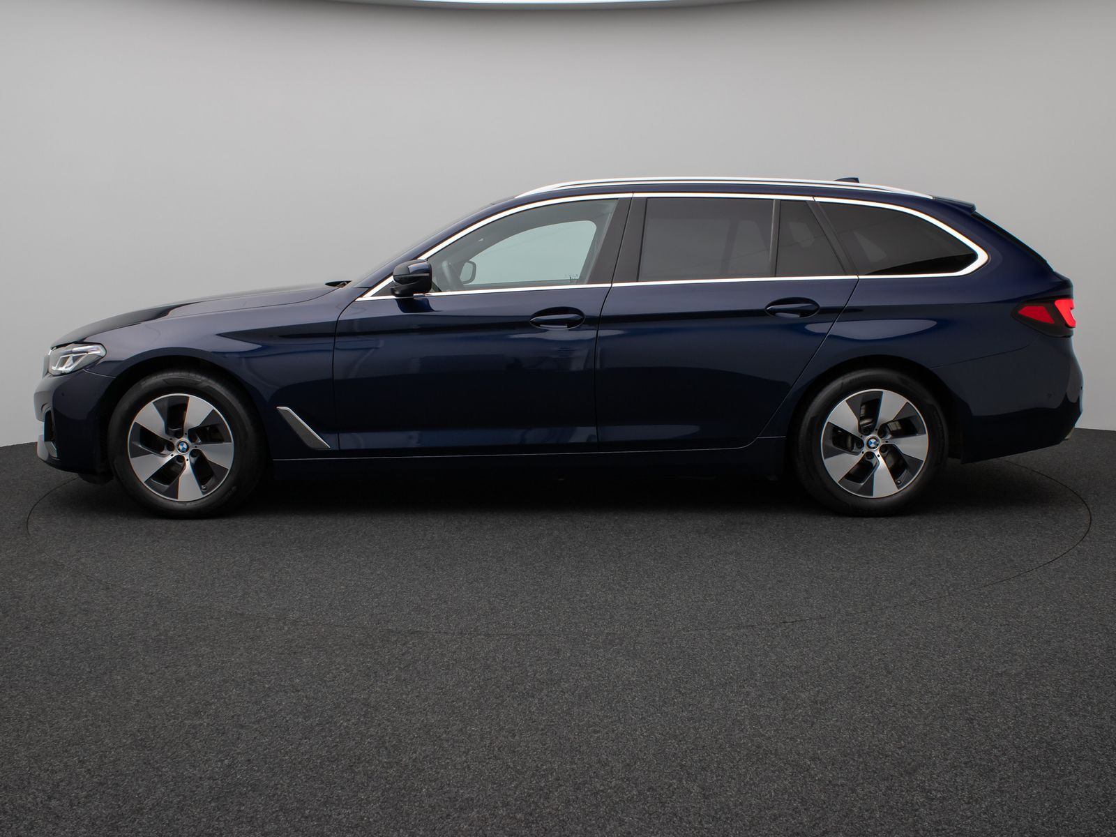 Fahrzeugabbildung BMW 520d xD Panorama Massage HUD H/K Individual-Voll