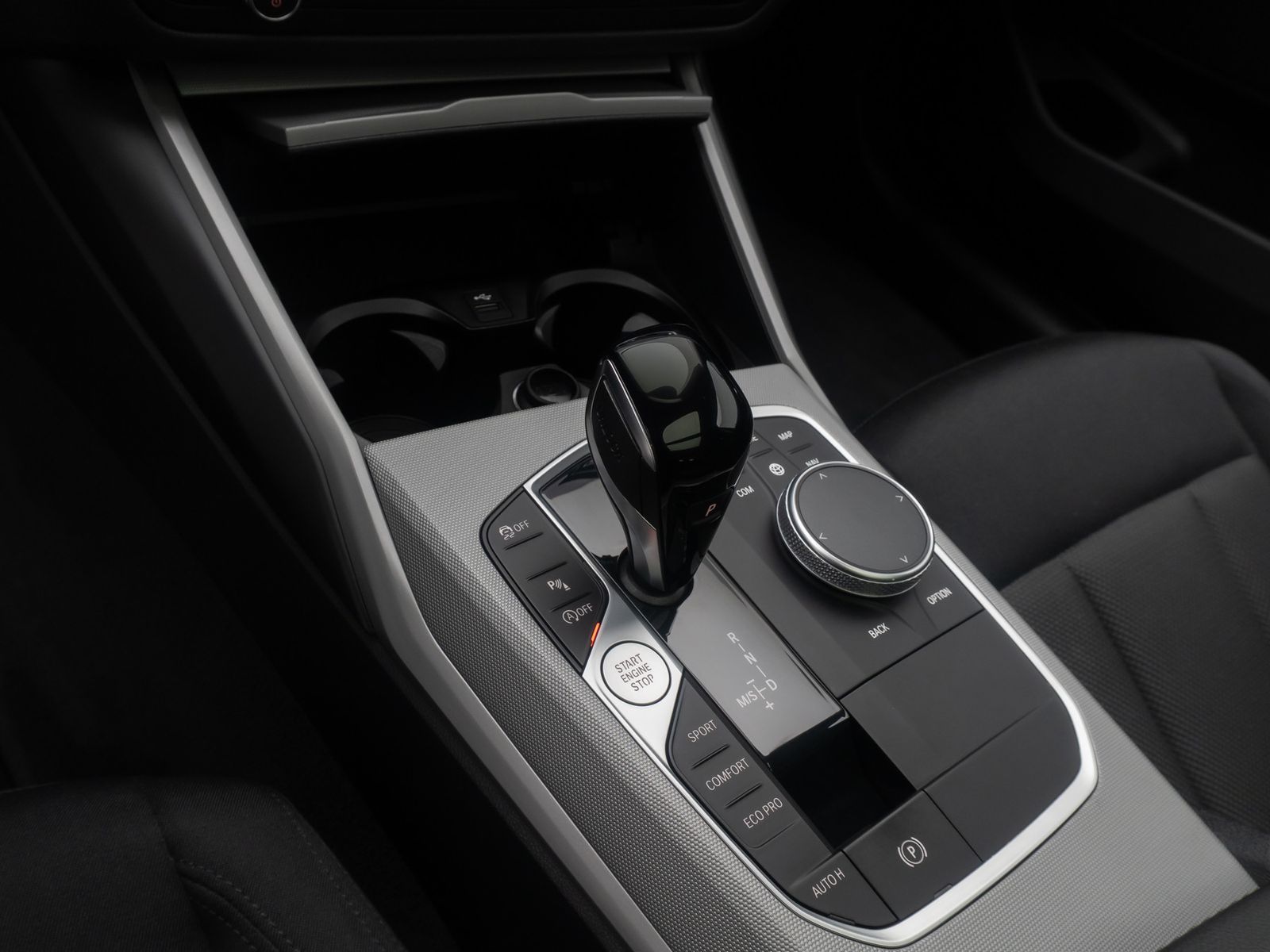 Fahrzeugabbildung BMW 330i xD Alarm AHK DAB Panorama Individual Sport