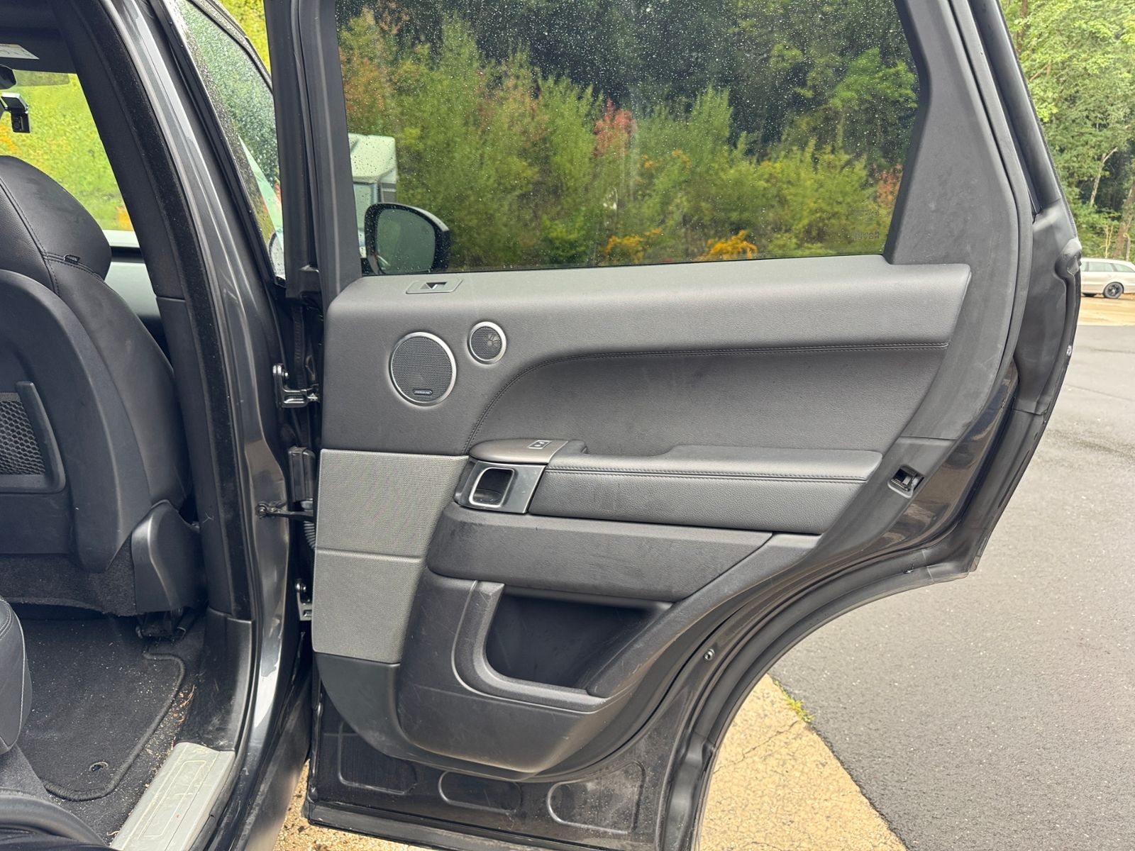 Fahrzeugabbildung Land Rover Range Rover Sport SDV6 SE AHK STNDHZ XEN NAV SHZ