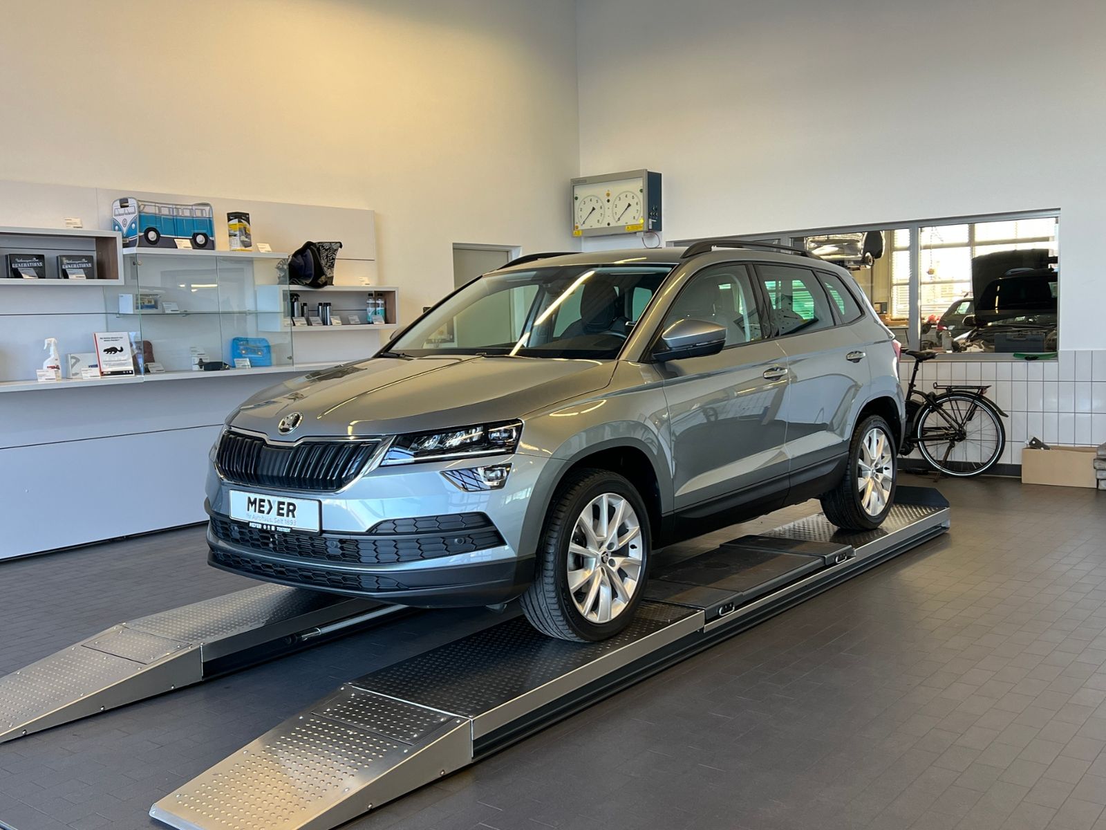 Fahrzeugabbildung SKODA Karoq Style 1.5 TSI DSG *AHK, LED, Kamera, LM'-1