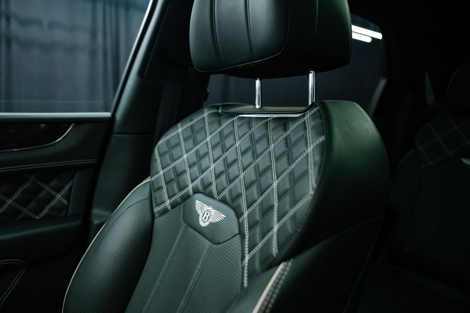 Fahrzeugabbildung Bentley Bentayga V8 FIRST EDITION/NAIM/TOURING SPEC