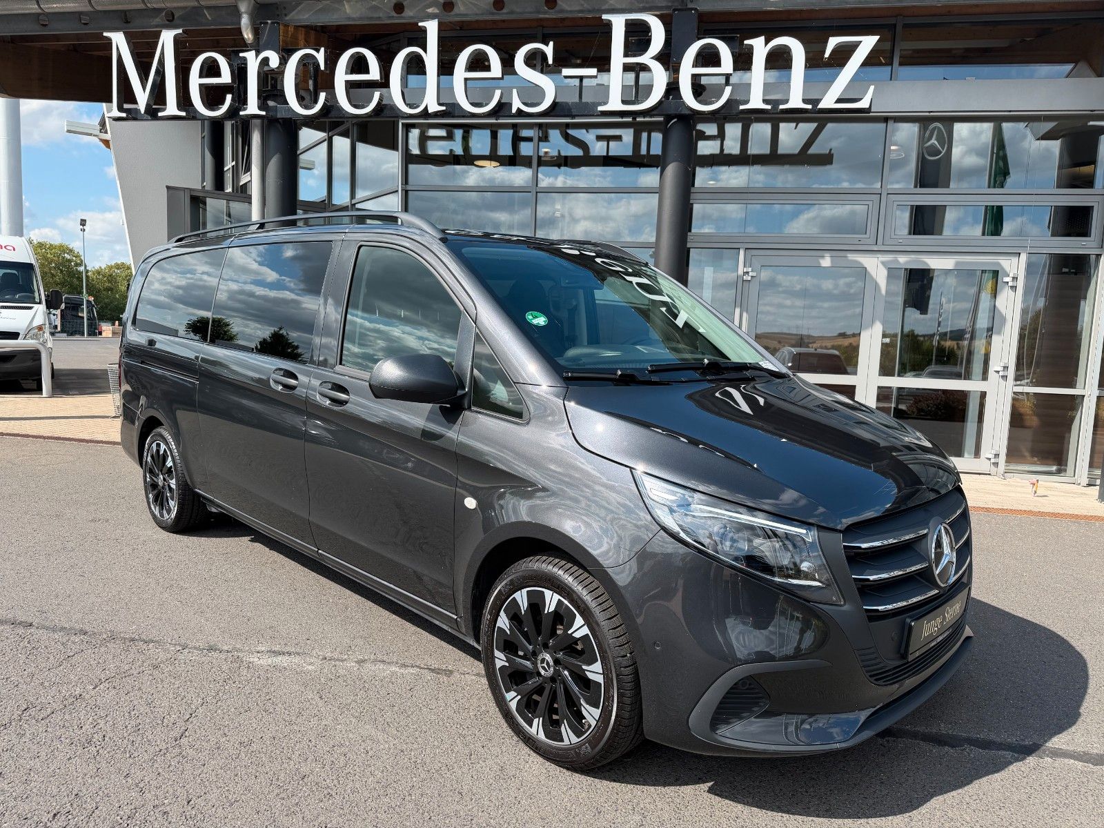 Fahrzeugabbildung Mercedes-Benz Vito 116 CDI 9G Tourer Extral DISTRONIC Stdh AHK