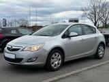 Opel Astra J 1.4 Edition / Scheckheft / Sitzheizung - Opel Astra mit Benzin-Antrieb: Kleinwagen