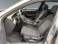 Fahrzeugabbildung Volkswagen Passat Variant Business 2.0 TDI Navi Pano Sitzh