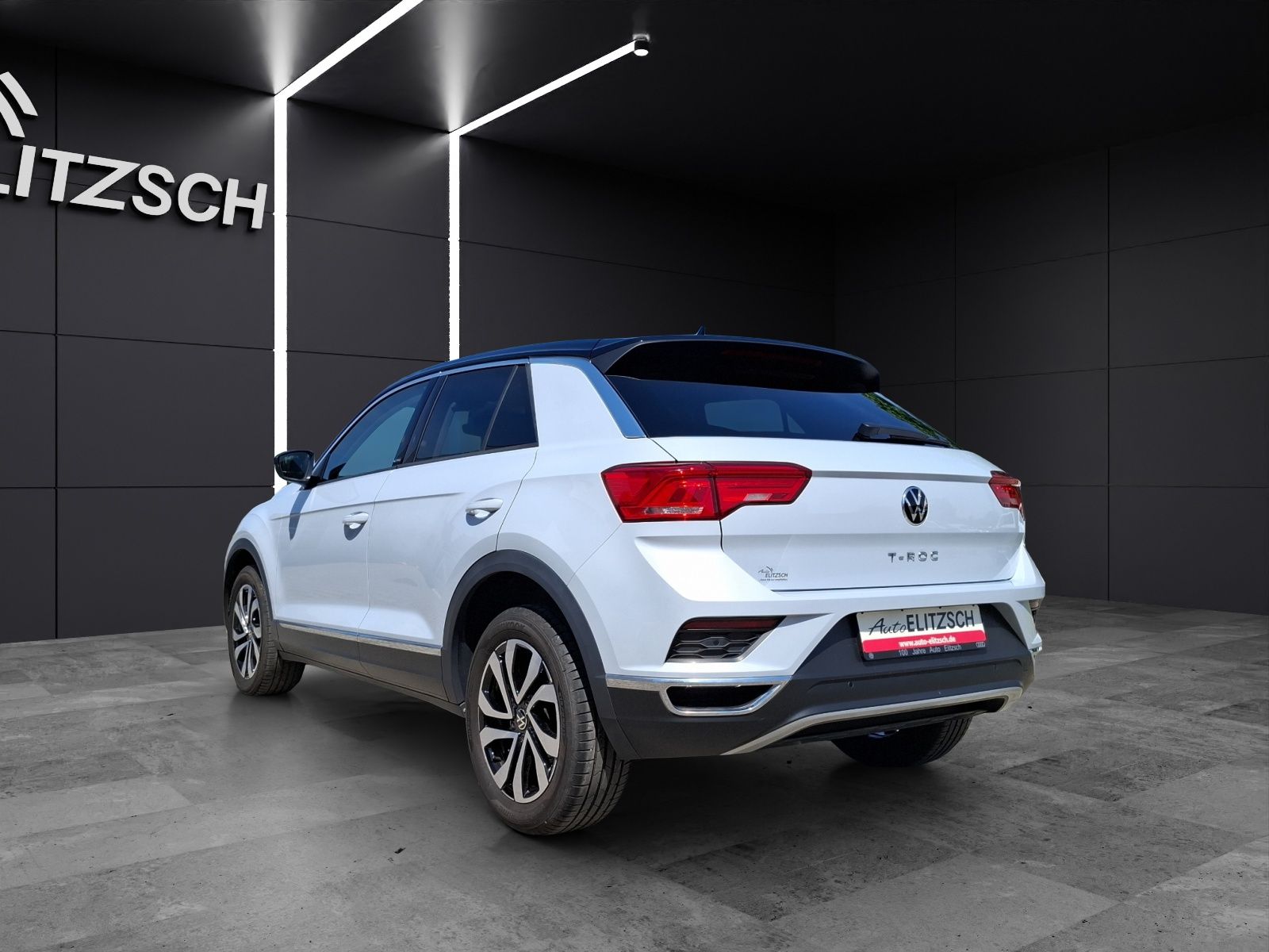 Fahrzeugabbildung Volkswagen T-Roc TSI Active DSG Kamera ACC Navi SH LM