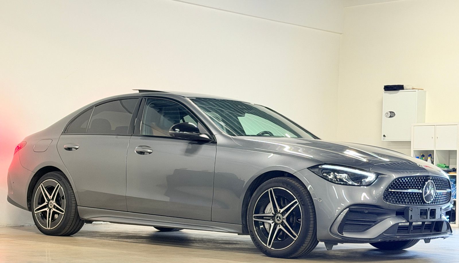 Mercedes-Benz C 300e Limousine AMG Night Line Pano Memory imagem 3