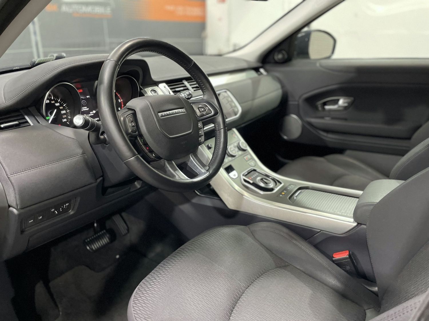 Fahrzeugabbildung Land Rover Range Rover Evoque 2.0TD Pure #Kamera#Navi#LED