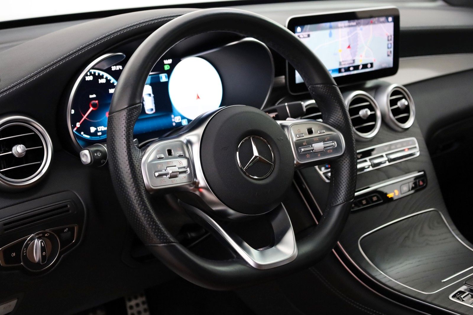 Fahrzeugabbildung Mercedes-Benz GLC 200d COUPE AMG Line Leder,Navi,LED,Kamera,SD