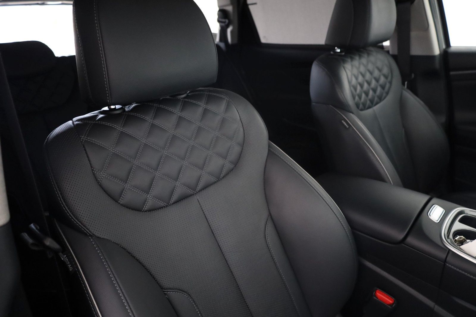 Fahrzeugabbildung Hyundai Santa Fe SHINE Hybrid 4WD Leder,Navi,Kamera,ACC