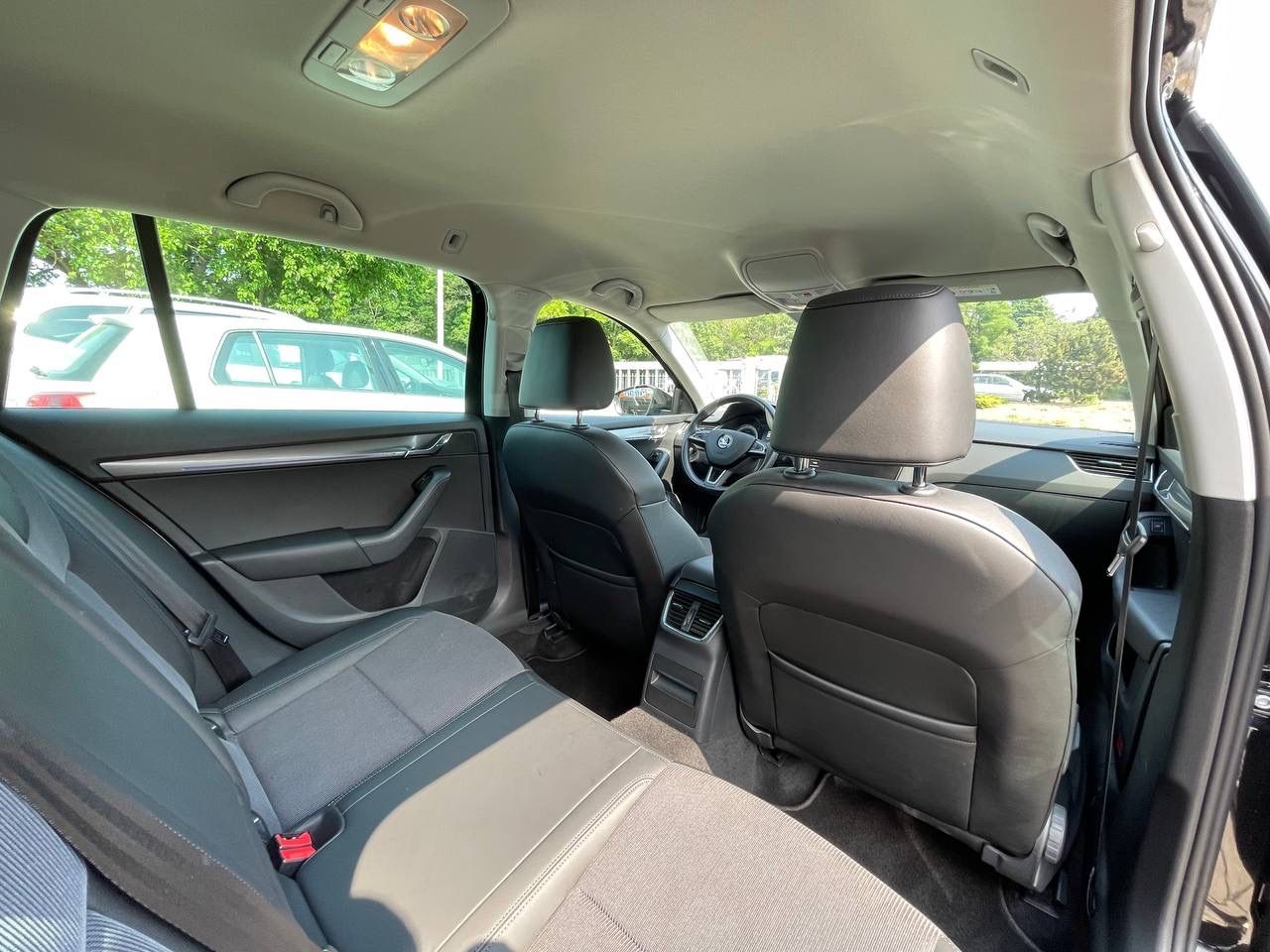 Fahrzeugabbildung SKODA Octavia 2.0 TDI  Style*StHz*Navi*SmartLink*ACC*
