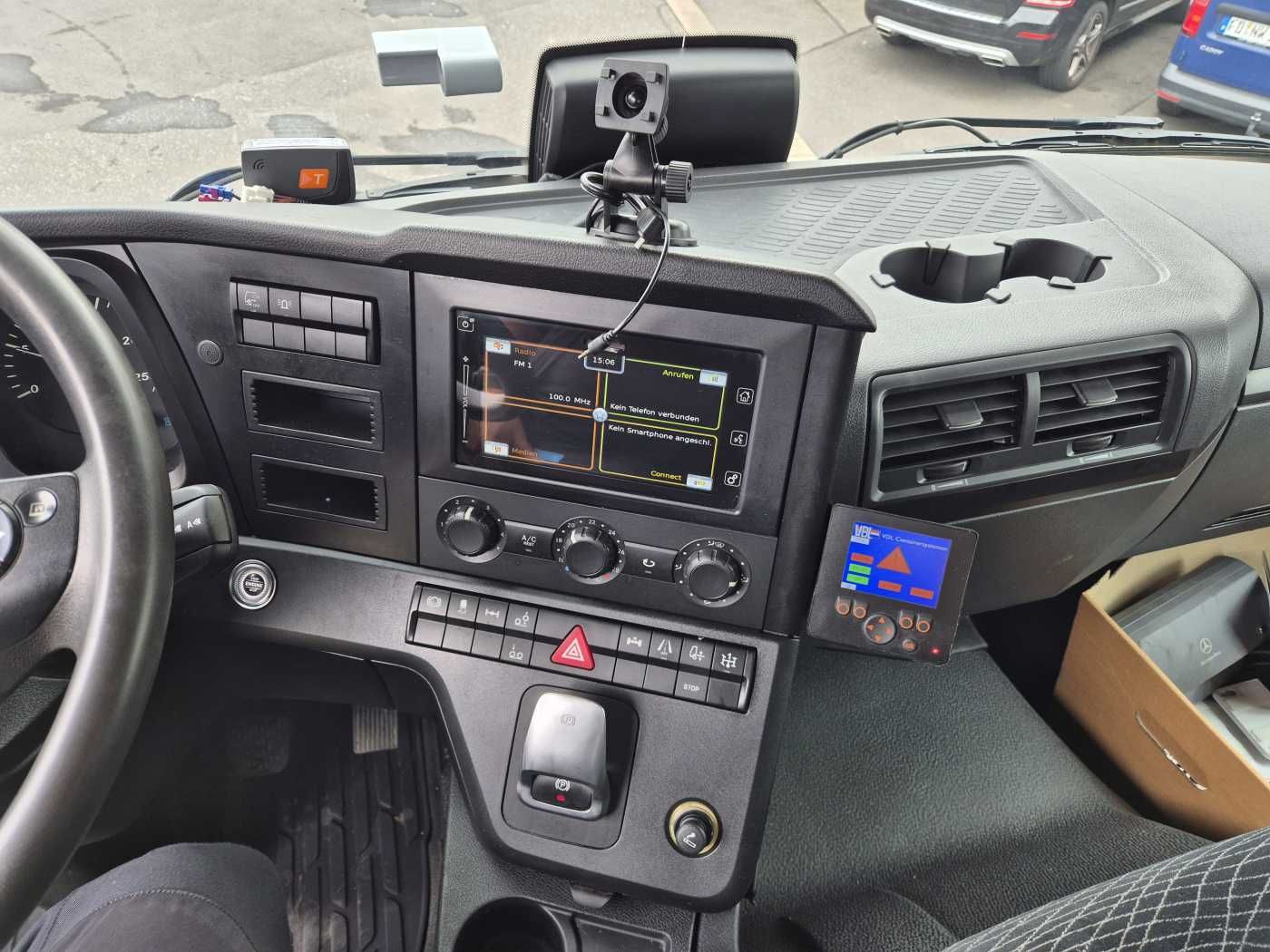Fahrzeugabbildung Mercedes-Benz Arocs 2643 L 6x2/4 VDL AHK Funk Vorlaufachse