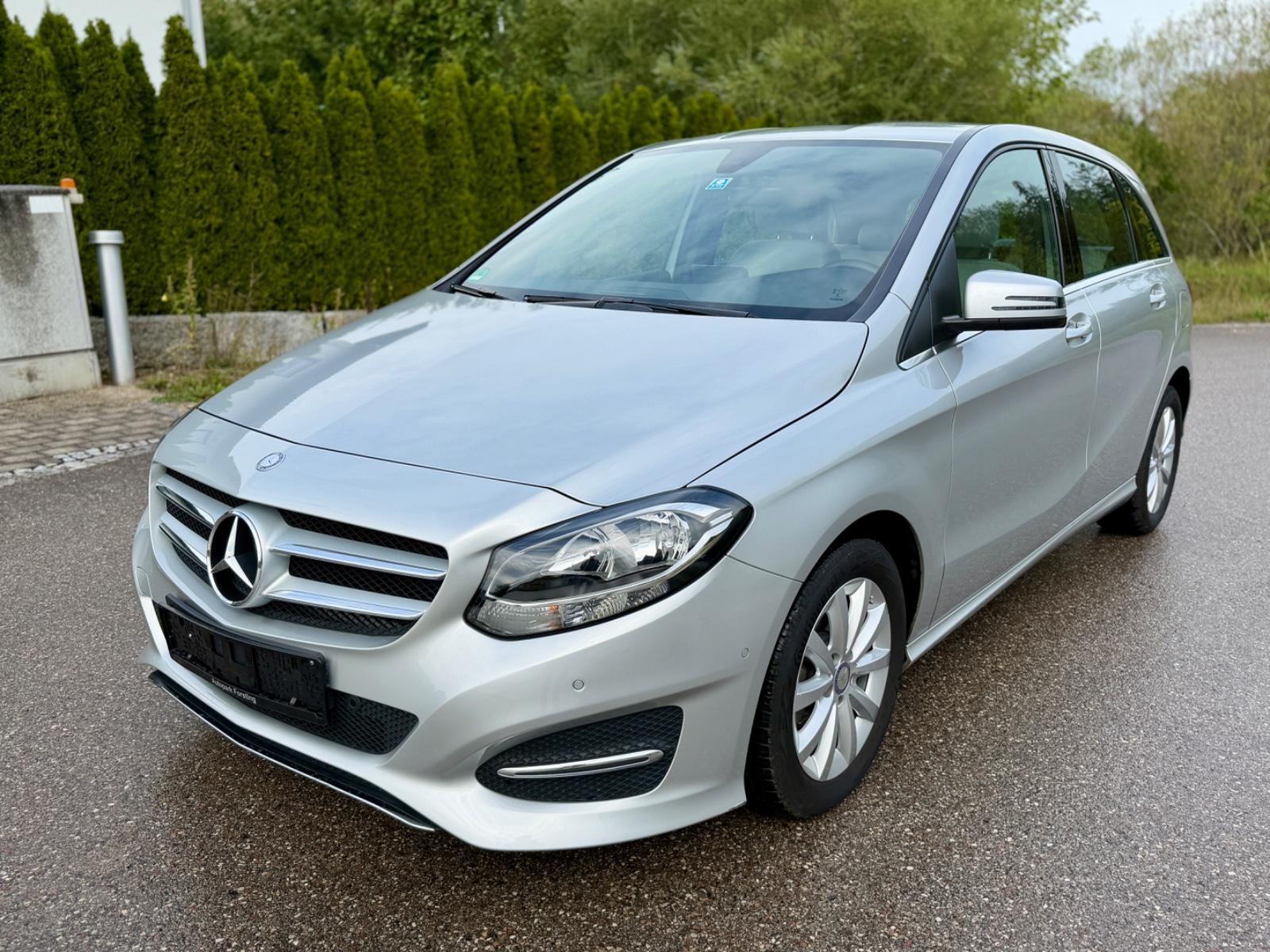 Mercedes-Benz B 180 *NAVI*PDC*SHZ*8xBEREIFT*SCHECKHEFTGEPFL*