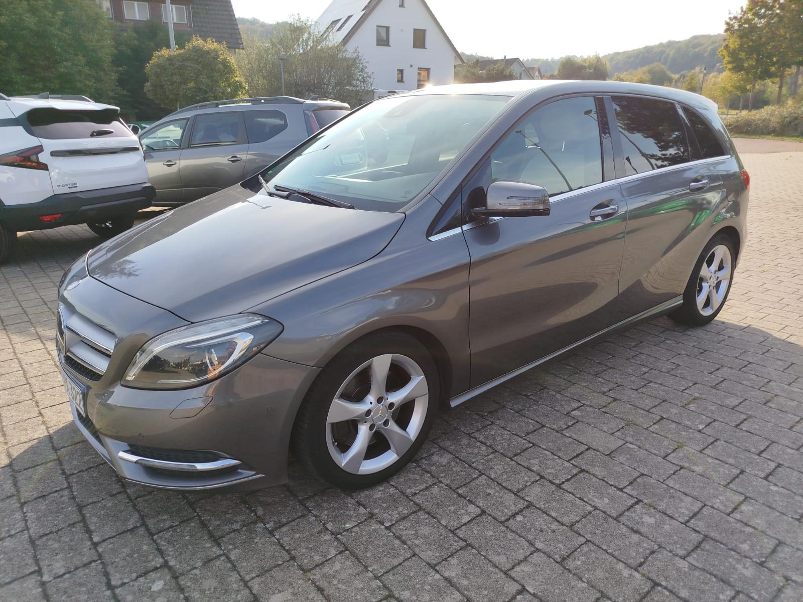 Mercedes-Benz B 250Automatic Navi Klima Einparkhilfe  Gepflegt