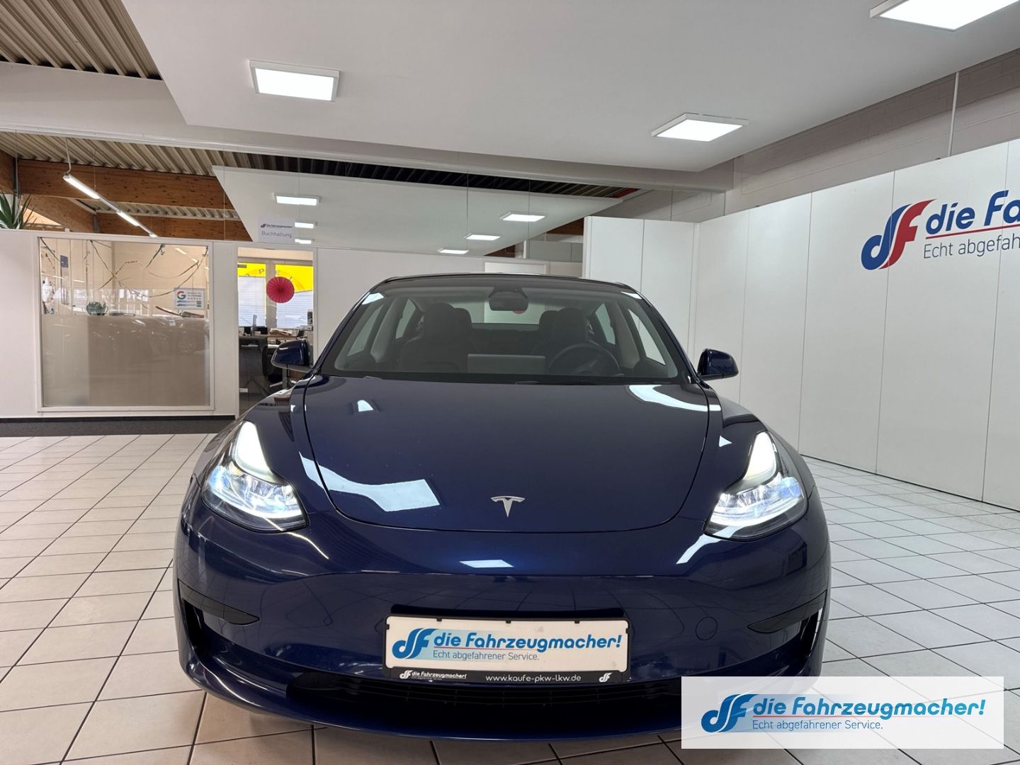 Fahrzeugabbildung Tesla Model 3 Basis RWD Leder Soundsystem ACC El. Heck