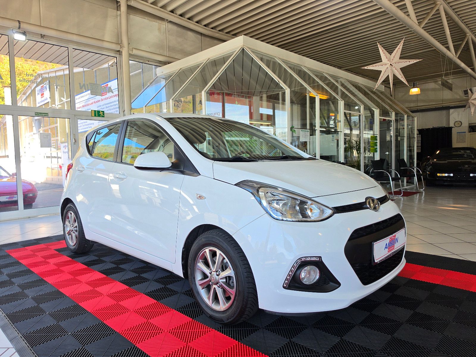 Hyundai i10 YES! Silver+KLIMA+SHZ+TEMPOMAT+1. HAND