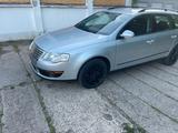Volkswagen Vw Passat b6 tdi 2.0  TÜV neu - Volkswagen Passat aus 2005: Kombi